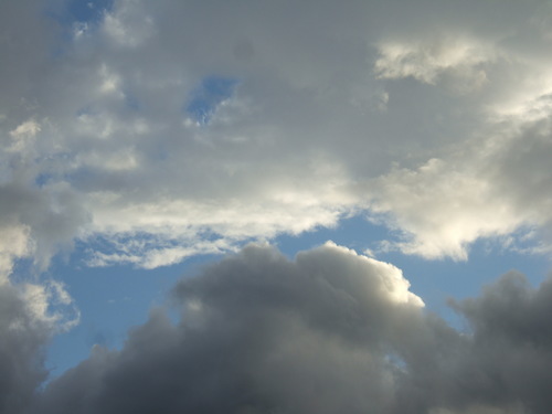 雲の切れ間から