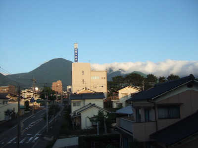 雲の切れ間から
