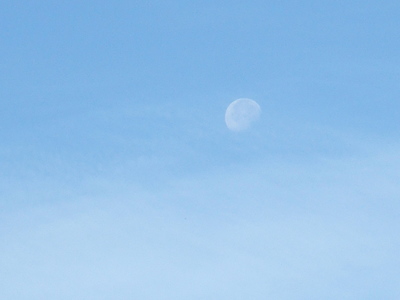 雲の切れ間から