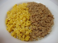 やっぱり母の味が1番!!そぼろ飯( ̄0 ̄*)ノ