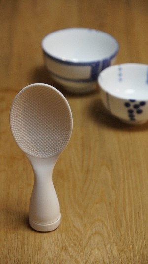 自立するしゃもじ。
