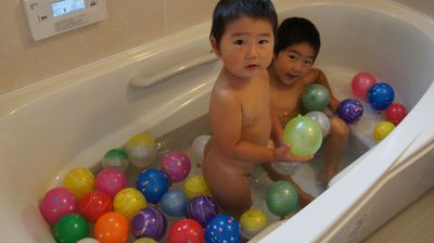 ヨーヨーとシール貼り。