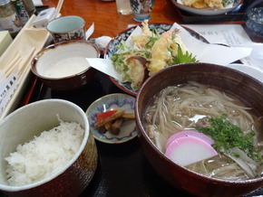 野津原のそば屋　笑楽庵