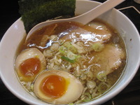 ふらり。