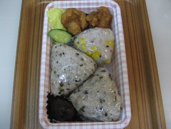 *おにぎり弁当*