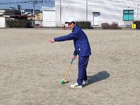 グラウンドゴルフ大会で始球式