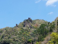一目八景の仙人岩が鮮やかに