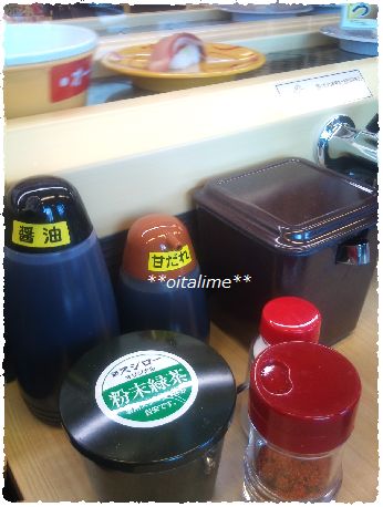 スシローテーブル上の調味料の画像