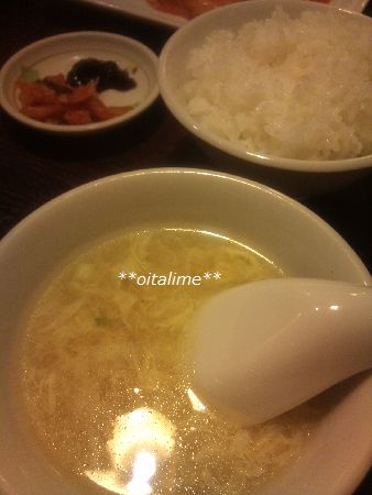 カニの身入り卵スープとご飯の画像