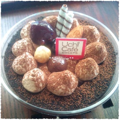 チョコのデコロールケーキの画像