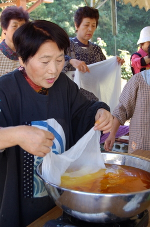 黄金サフランの誘惑～甘美な香りとシェフ直伝のパエリア～