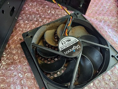 ★ ゲーミングPCはケース内の清掃が必衰です。メンテナンスならお任せ下さい。★ 中津市