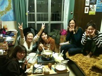 鍋と韓国＆ハンガリーの女性陣
