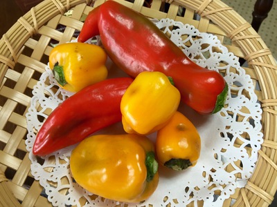 でこぼこパプリカw。。。お昼ご飯♬ でこぼこパプリカw。。。お昼ご飯♬