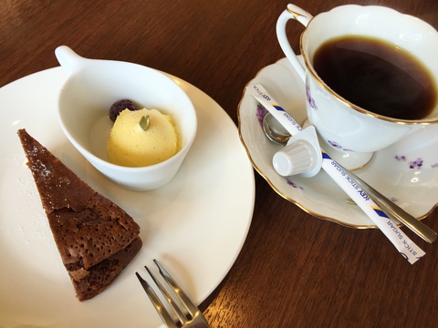 『tea room BUS STOP』ランチ♬