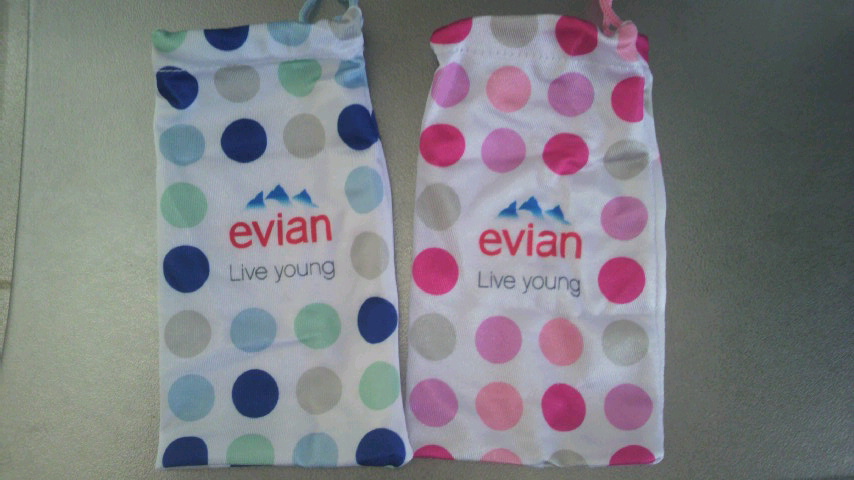 evian350mlオマケ付発見!