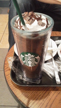 スタバでフラペチーノとケーキ