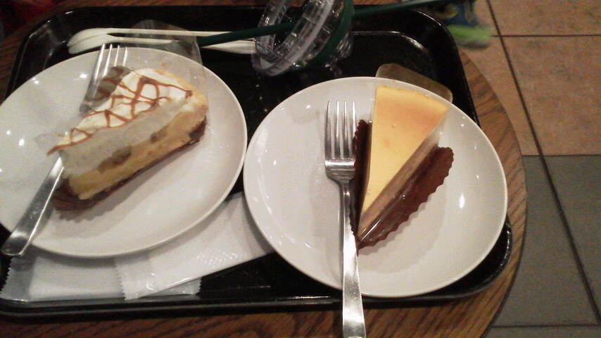 スタバでフラペチーノとケーキ