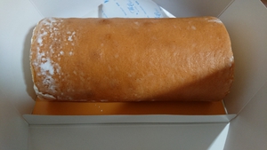 はちみつロールケーキ