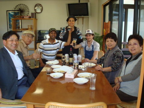 毛虫駆除と師匠の足♪