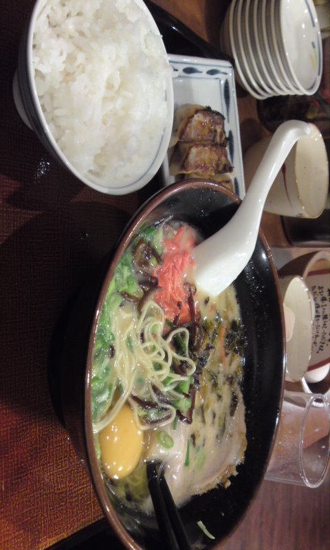 博多ラーメンうまし！