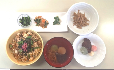 #けんちん丼　#白玉と海草の吸い物　#筍のきんぴら　#風味漬け　#白玉団子　#春菊のナムル　#きゅうりの酢味噌和え