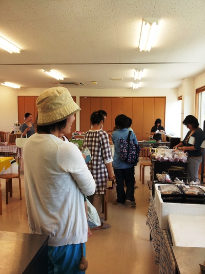 Suki!LABOさんのスイーツ＆エンゼルさんのお弁当＆１７５ファームさんのピタパンサンド&フルーツタルト