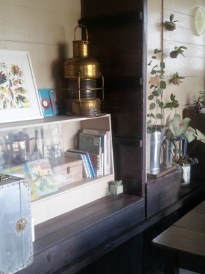 Yadokari cafe　店内風景