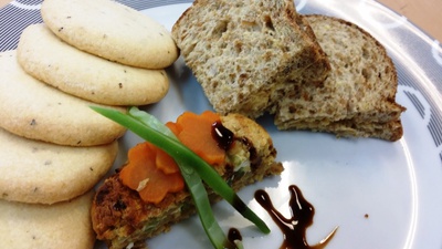 ひよこ豆のミートローフ&フムスのたまごサンド(マクロビ仕様) ひよこ豆のミートローフ&フムスのたまごサンド(マクロビ仕様)