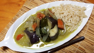 ゼブラナスでグリーンカレーと野菜炒め