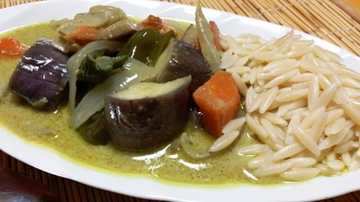 ゼブラナスでグリーンカレーと野菜炒め