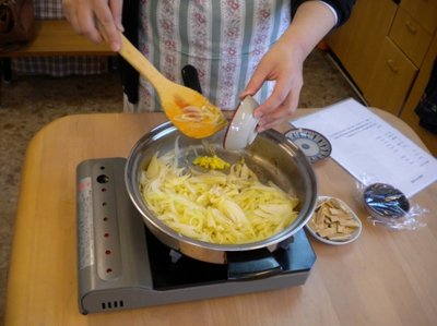 煮込んでとろとろ簡単板麩の牛丼風