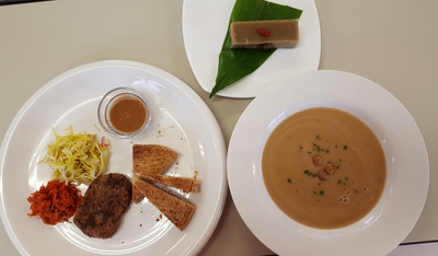 ＊パンオサワひしおゴマペースト＊ひよこ豆の穀物スープ＊レンコンハンバーグ＊蒸し人参＊キャベツのサラダ＊芋羊羹