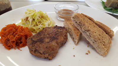 ＊パンオサワひしおゴマペースト＊ひよこ豆の穀物スープ＊レンコンハンバーグ＊蒸し人参＊キャベツのサラダ＊芋羊羹