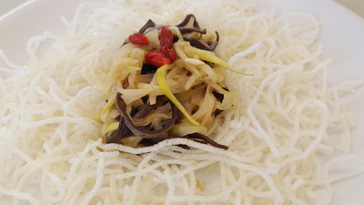 小豆のおかゆかぼちゃ入り・きくらげの和え物・車麩のクルミパン粉揚げ・一口饅頭（2016.秋期リマ大分）