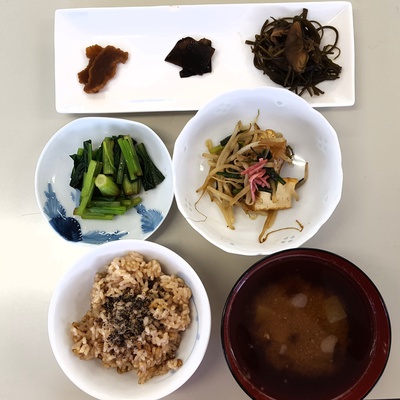 ☆玄もち麦入り玄米ご飯☆味噌汁☆厚揚げと野菜の中華風炒め☆青菜のおひたし☆昆布の佃煮2種☆寒漬大根 ☆玄もち麦入り玄米ご飯☆味噌汁☆厚揚げと野菜の中華風炒め☆青菜のおひたし☆昆布の佃煮2種☆寒漬大根
