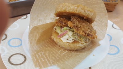 大豆タンパクのカツでライスバーガー‼ 大豆タンパクのカツでライスバーガー‼