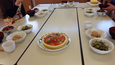 ★ゴボウの炊き込みご飯 ★春の味噌汁 ★青菜のゴマ和え ★ちぎり団子 &イチゴのタルト ★ゴボウの炊き込みご飯 ★春の味噌汁 ★青菜のゴマ和え ★ちぎり団子 &イチゴのタルト