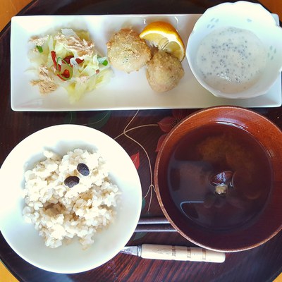 べジコロッケ*温野菜サラダ*味噌汁*チアシードのデザート べジコロッケ*温野菜サラダ*味噌汁*チアシードのデザート