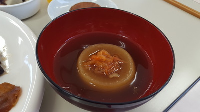 ★細巻きずし★風呂吹き大根汁仕立て★ごぼうの丸煮★草餅 ★細巻きずし★風呂吹き大根汁仕立て★ごぼうの丸煮★草餅