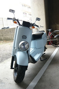 バイクの色を・・・・。