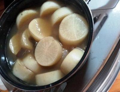 根菜と大豆ハムのスープ