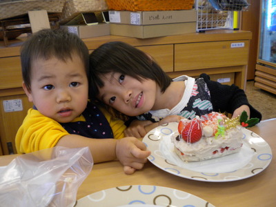 クリスマスケーキ作りました!