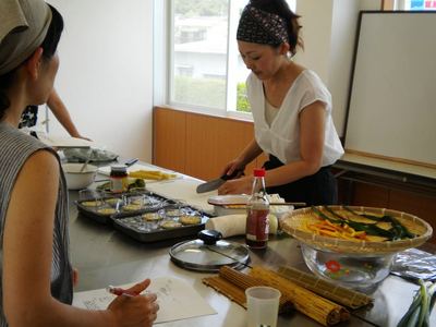 鶴亀の料理教室風景