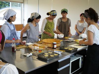 鶴亀の料理教室風景
