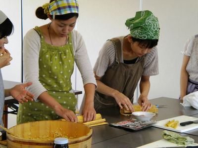 鶴亀の料理教室風景