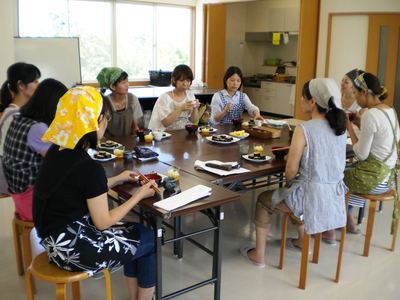 鶴亀の料理教室風景