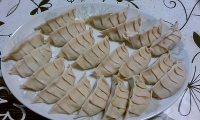 全粒粉の餃子の皮(冷凍)のヘルシー餃子