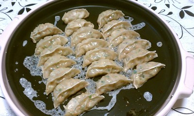 全粒粉の餃子の皮(冷凍)のヘルシー餃子