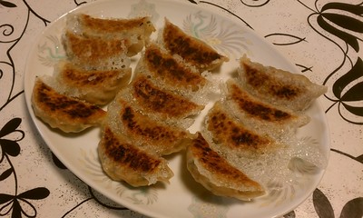 全粒粉の餃子の皮(冷凍)のヘルシー餃子